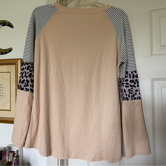 Size large women’s long sleeve top - Picture 7 of 7
